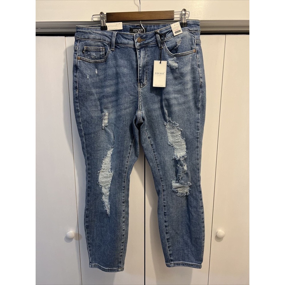 NEW Women’s Judy Blue Relaxed Fit Distressed Jeans Size 16W Tapered Fray 33x27